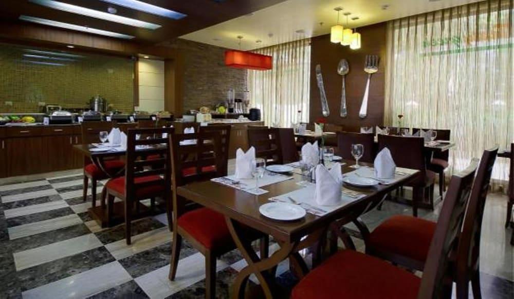 Hotel Jivitesh Delhi  Buitenkant foto