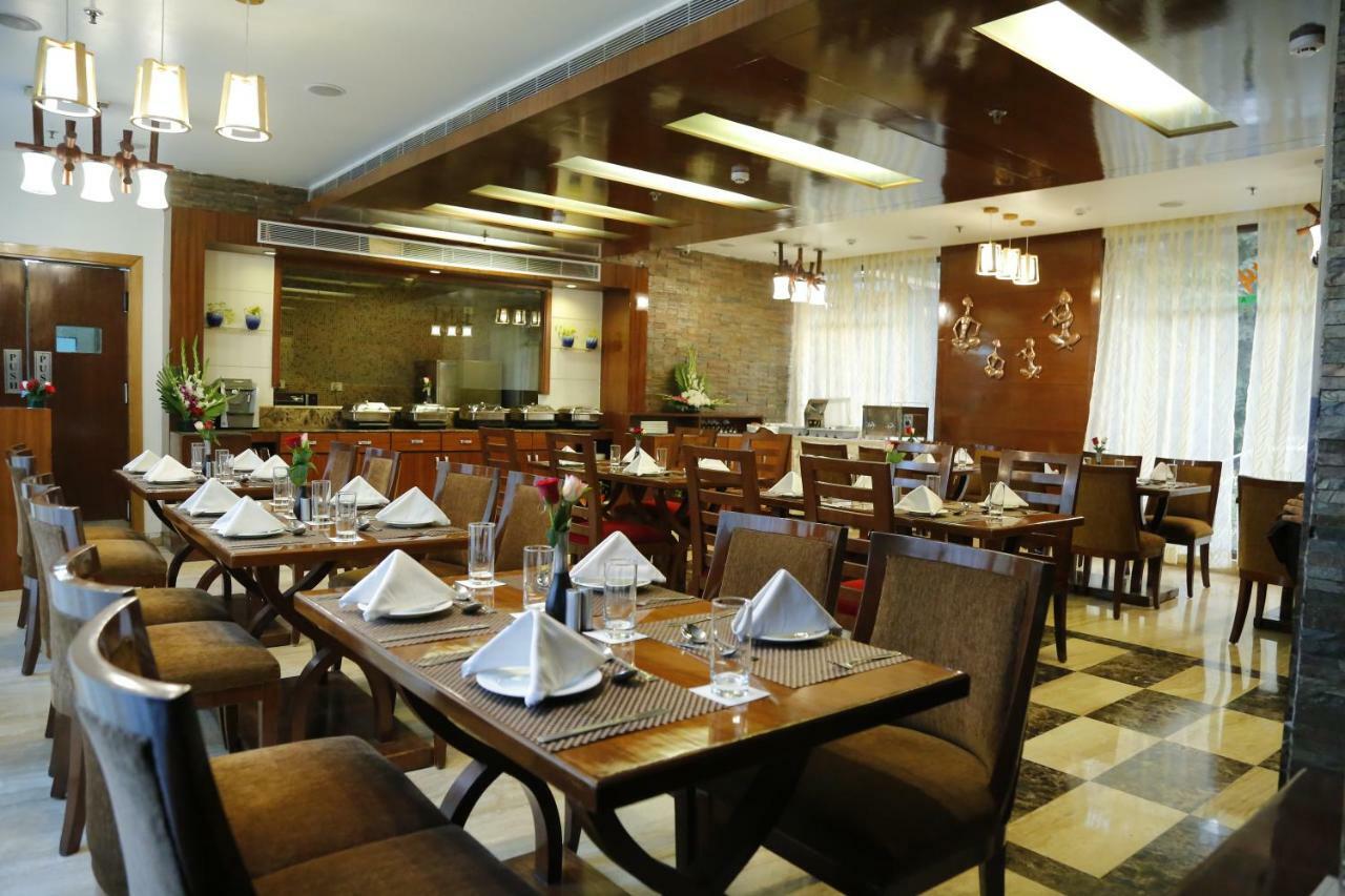 Hotel Jivitesh Delhi  Buitenkant foto